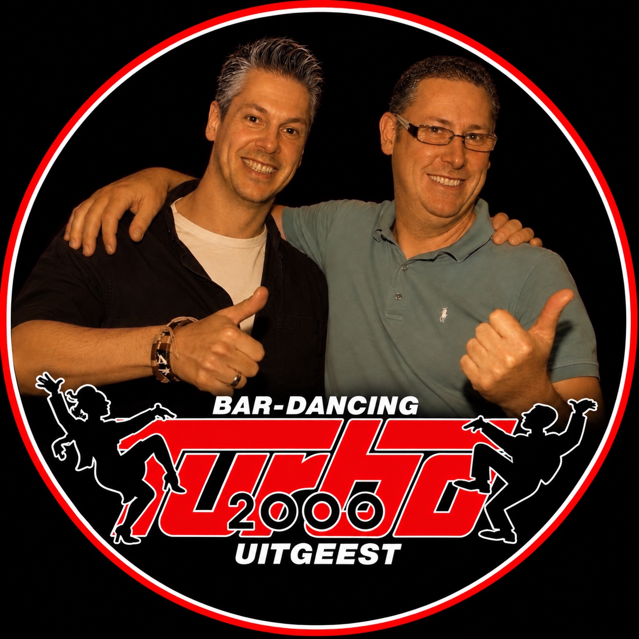 DJ Keanu en DJ Rob Roest met het Turbo 2000-logo